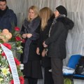 Trudna unuka Beti Đorđević nema od bola: Potresne scene na sahrani: Kristina prima saučešće i plače u kapeli (oto)