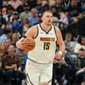E, zbog toga je Jokić najbolji na planeti! Srbin monstruoznim tripl-dablom uništio San Antonio, trener Denvera stao pred…