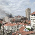 Zapalio se plastični kontejner u Nade Tomić u Nišu, požar se proširio i na dva automobila