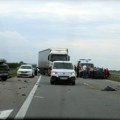 Vozila uništena, delovi rasuti po putu! Prve slike sa mesta nesreće kod Novog Sada: Žena teško povređena, prevezena na…