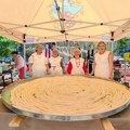Pita za Ginisa napravljena u Sjenici: Džinovski specijalitet ima prečnik od neverovatna dva metra