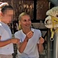 Nataša Bekvalac sa mlađom ćerkom hrani životinje: Pogledajte koliko je Katja porasla, pevačica pokazala kako izgleda njen…