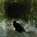 Usred srpskog sela pojavila se misteriozna rupa, niko ne zna kako je nastala: U neobičnom otvoru kišnica formirala i…