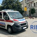Silovit sudar na raskrsnici u Kragujevcu: Troje ljudi povređeno, osim vozila oštećeni i semafori