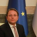 Evropski komesar Varheji nastavlja posetu Srbiji