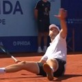 Tenis ovako nešto ne pamti: Francuz izveo do sada neviđen udarac i uspeo da osvoji poen! (video)