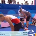 Uznemirujuće scene u Parizu: Olimpijac povraća zbog plivanja u kontaminiranoj Seni?! (video)