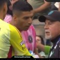Dno dna! Ujedanje protivnika nije ništa za ovo, sada je otišao korak dalje! Suarez odvratnim gestom zgrozio planetu - pljunuo…