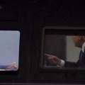 (Video) Drama u predsedničkom helikopteru! Tramp pokazuje prstom na Melaniju, ona odmahuje glavom: Niko ne zna šta se dešava