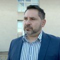 Opozicija u Kniću upozorava: Predsednik opštine završio samo osnovnu školu, smenjuje kvalifikovanu direktorku i postavlja…