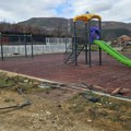 Vandali oštetili dečje igralište u naselju Ravne