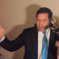 Trampov čovek ume baš dobro da se provodi: Marko Rubio "kidao" za miksetom, a evo zašto ovaj snimak sada gleda ceo Rim! (video)…