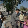 „Majska pesma“: Mladi učesnici u poseti Gradskoj kući, jubilej festivala 29. maja na Letnjoj pozornici