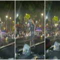 Pljusak nije mogao da je zaustavi: Tanja Savić pevala na kiši, nije htela da prekine koncert, još jednom pokazala da je pravi…