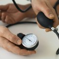 Kada srce ubrzano kuca: Prof. dr Petar Otašević objašnjava kada su visok pritisak i puls alarm za lekara