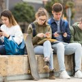 Odlučeno: Od ove godine zabranjeni telefoni u srednjim školama