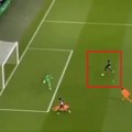 Kakav promašaj! Ovo će se prepričavati! Čovek promašio prazan gol, Klopova reakcija govori više od 1.000 reči! (video)