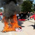 Dvanaesti dan protesta u Tirani: Sukobi demonstranata i policije, upotrebljeni suzavac i vodeni topovi