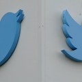 Kompanija Tviter izgubila polovinu prihoda od reklama