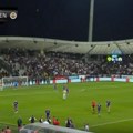 Krađe zastava i tuča navijača: Prekid u Mariboru (VIDEO)