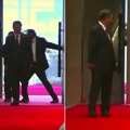 Sija jedan čovek pratio u stopu, a onda ga je obezbeđenje pribilo uza zid! Predsednik se okrenuo i ostao u čudu (video)