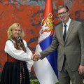 Ambasadorka Norveške došla kod Vučića u narodnoj nošnji