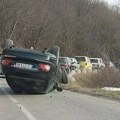 Težak udes na ulazu u Kragujevac:Jaguar na krovu,vozač pod dejstvom alkohola