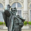Svečanom ceremonijom na Trgu slobode danas će biti obeležen rođendan Svetozara Miletića