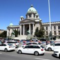 Beogradski taksisti protestovali zbog najave usvajanja rezolucije o Srebrenici