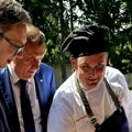 Vučić ugostio Srbe iz Republike Srpske i celog regiona: "Po ovoj vrućini najbolje je prase iz furune" FOTO