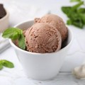 Trik kako da vam domaći sladoled bude kremast: Za ovu čokoladnu postlasticu neće vam trebati čak ni mikser, evo u čemu je…
