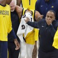 Svi u hali su zanemeli, NBA zvezda plakala od bolova! Pogledajte horor povredu koja je obeležila meč odluke: Suze, uzdasi…