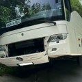 На аутобусу турских таблица отпао точак, па избио пожар Незгода на ауто-путу Шабац Рума
