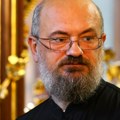 "Napredujemo tehnološki, a tonemo duhovno": Mač reči božje je u rukama oca Strahinje, Surčinci ga pomno prate