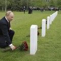 Putin položio cveće na grobove sovjetskih pilota na Aljasci posle samita sa Trampom