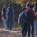 Pješače po 14 kilometara do škole: Školski kombi već mjesecima nije u funkciji za više sela oko Novog Pazara
