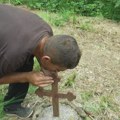 Dragačevci čvrsto veruju da tu ipak ima "nešto". Na ovaj dan neženje sa svih strana nagrnu u šumu u selu Kotraža jer kažu: Ko…