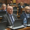 "Mi stojimo pri tvrdnjama o zvučnom topum hoćete i nas da hapsite?": Opozicija u Skupštini traži odgovore od Dačića