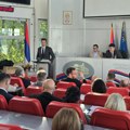 Sednica Skupštine grada Niša počela minutom ćutanja za Ratka Mladića, opozicija negoduje zbog tački dodatih „preko noći”…