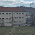 Borski gimnazijalci u blokadi u znak podrške profesoru Dojčinoviću. Traže smenu direktora škole
