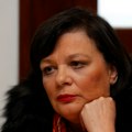 (Foto) Mala kuhinja, ogledalo Napoleona III i stilski nameštaj: Ovako izgleda salonac u srcu Vračara u kome živi čuvena Koka…