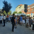 Protest ispred opštine u Čačku: Aktivisti u odbrani Kablara, sumnjaju da premijerkin brat tu planira hotel