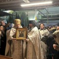 Čudotvorna ikona iz Rusije stigla u Beograd: Kolone vernika čekaju da dotaknu svetinju, evo u kojim će gradovima još biti…