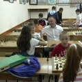 Grad Kragujevac poklonio opremu Šahovskom klubu „Velika rokada“