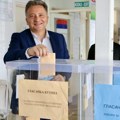 Jovanović glasao na Zvezdari Član go SNS obavio svoju građansku dužnost