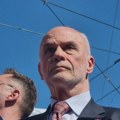 POKS: Prvi napad na prostorije SNS u Novom Sadu organizovali sami naprednjaci