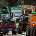 Kolone francuskih farmera krenule ka Parizu, na protest zbog nelojalne konkurencije