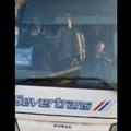 VIDEO: Vozač "Severtransa" studente koji su dolazili u Novi Sad zaključao u autobusu i zvao policiju