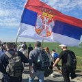 Veliki protest u Pećincima: Studenti i građani dolaze pešice (VIDEO)