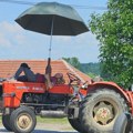 Meštani Stuble već treći dan blokiraju regionalni put ka Bojniku, kažu da im vlast tera inat